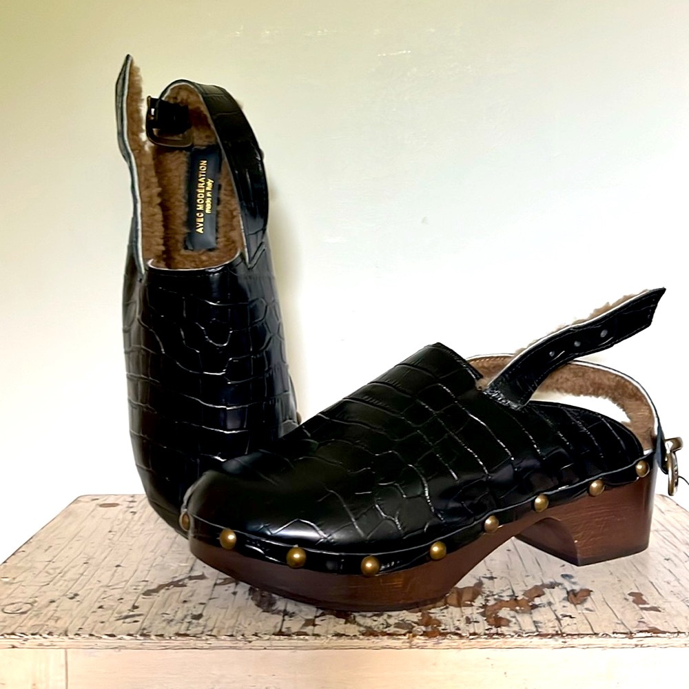 AVEC MODÉRATION Leather Printed Slingback Clogs